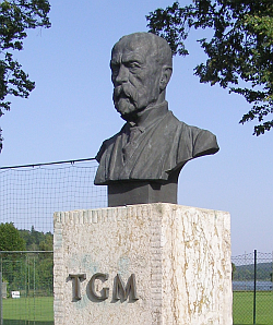 Jedovnice - pomník TGM